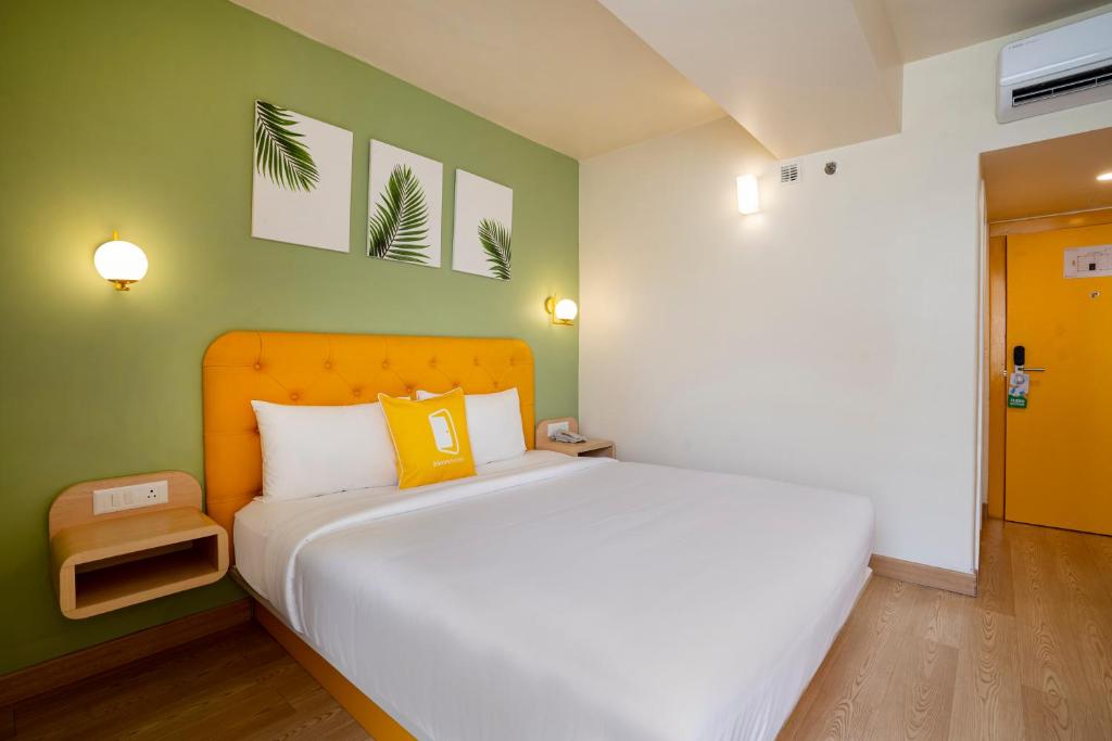 Postel nebo postele na pokoji v ubytování Bloom Hotel - Sector 19