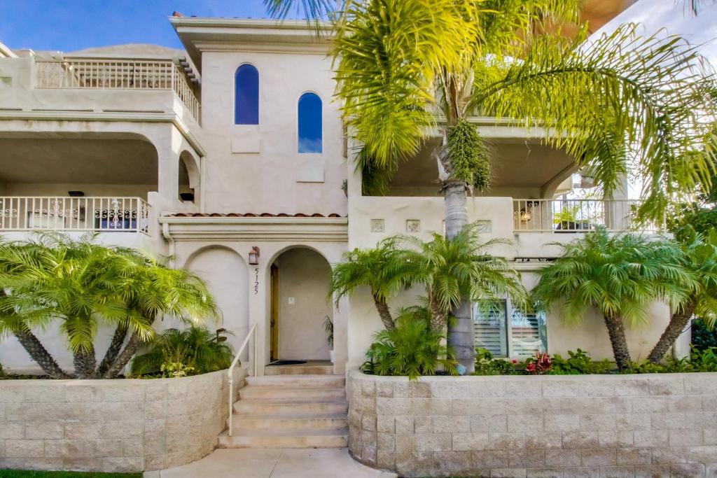 رزرو هتل، B5233 Pacific Beach Townhome، آژانس مسافرتی آسمان سپید