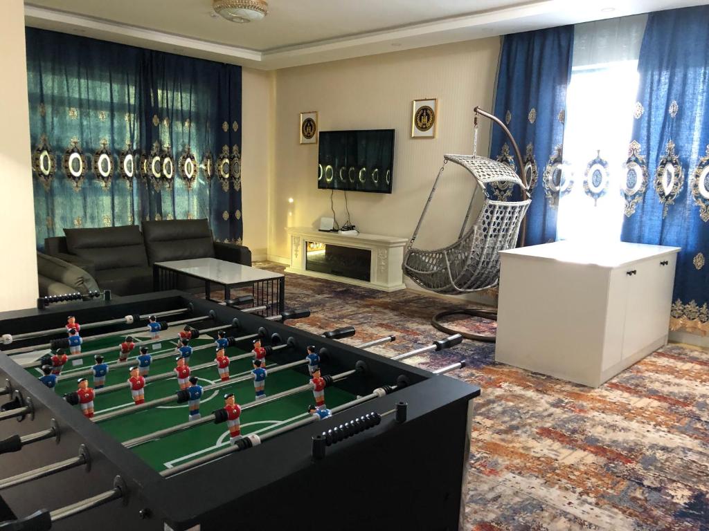 Eagle Town Serviced Apartment- Free Pick up from Airport biliárdasztala