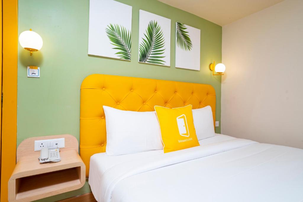 Postel nebo postele na pokoji v ubytování Bloom Hotel - Sector 19