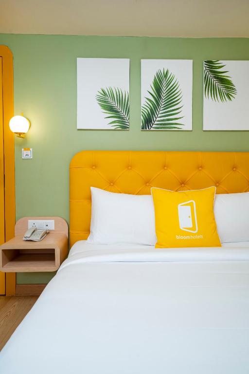 Postel nebo postele na pokoji v ubytování Bloom Hotel - Sector 19