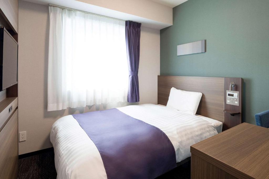 Кровать или кровати в номере Comfort Hotel Tokyo Higashi Kanda