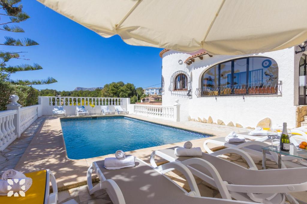 Bazén v ubytování Villa Kelly 12 by Abahana Villas nebo v jeho okolí