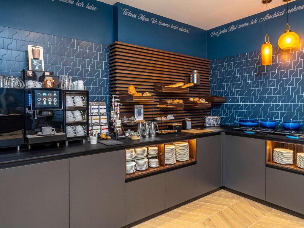 Kuchyň nebo kuchyňský kout v ubytování Mercure Hotel Luebeck City Center