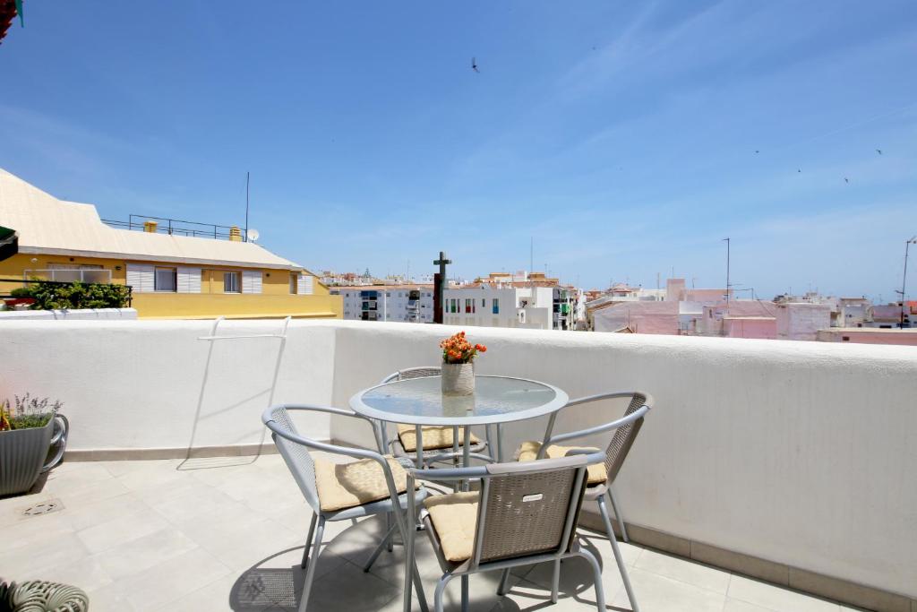 Balkón nebo terasa v ubytování Estepona Centre Penthouse ALGASOL