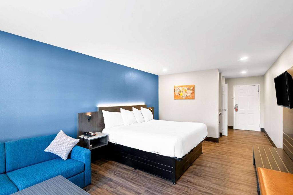 Econo Lodge Bethel - Danbury - Queen Room - No Fumando