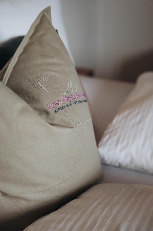 Postel nebo postele na pokoji v ubytování Rosa Alpina Appartement