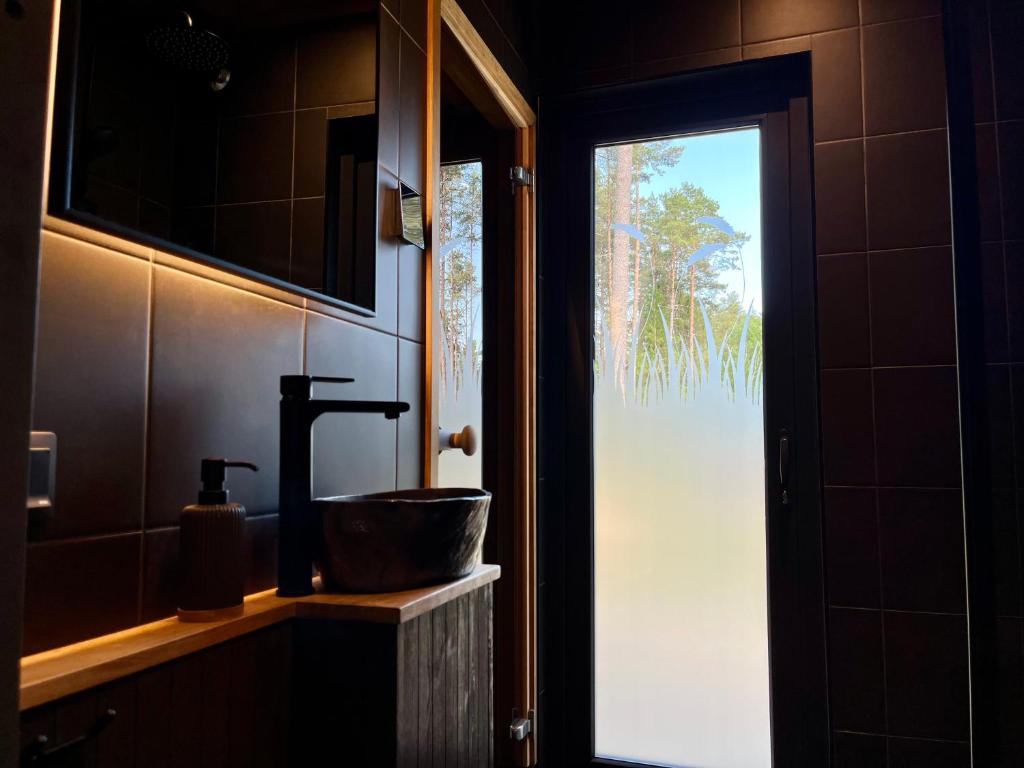 Fotografie z fotogalerie ubytování Mustika Mirror minivilla saunaga v destinaci Kärdla