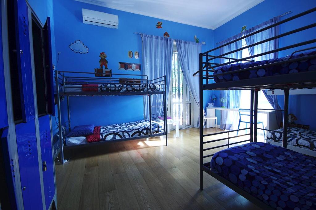 Comics Guesthouse Hostel - Single Bed In Mixed Dormitory Room
