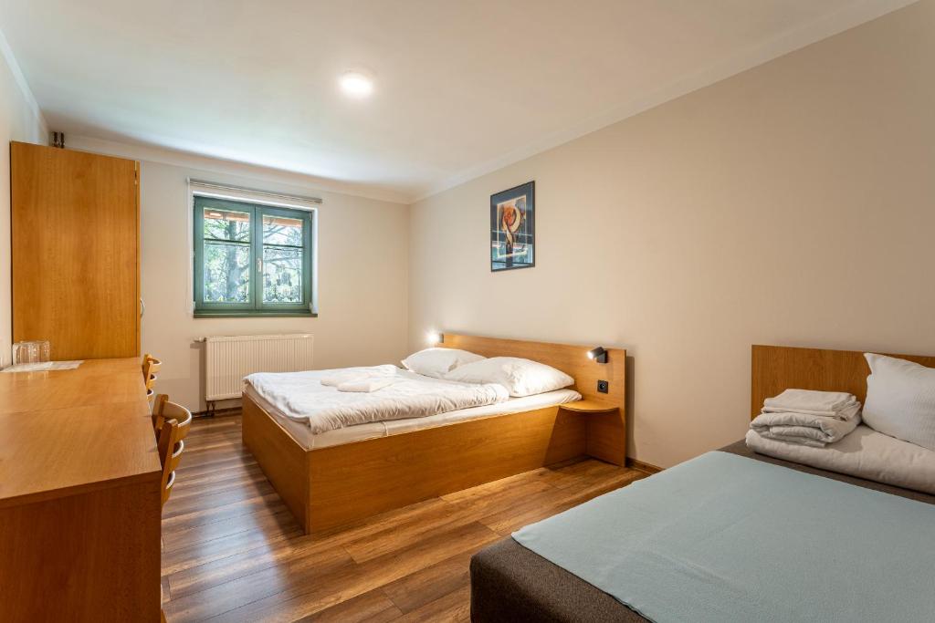 Postel nebo postele na pokoji v ubytování Houda Bouda - Penzion & Apartmány
