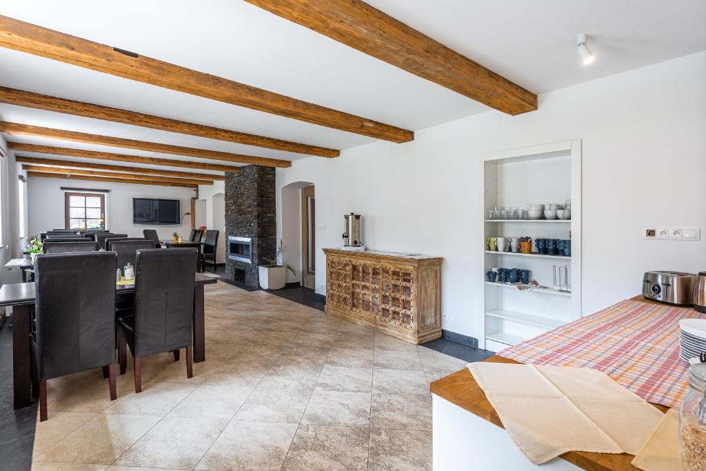 Kuchyň nebo kuchyňský kout v ubytování Houda Bouda - Penzion & Apartmány