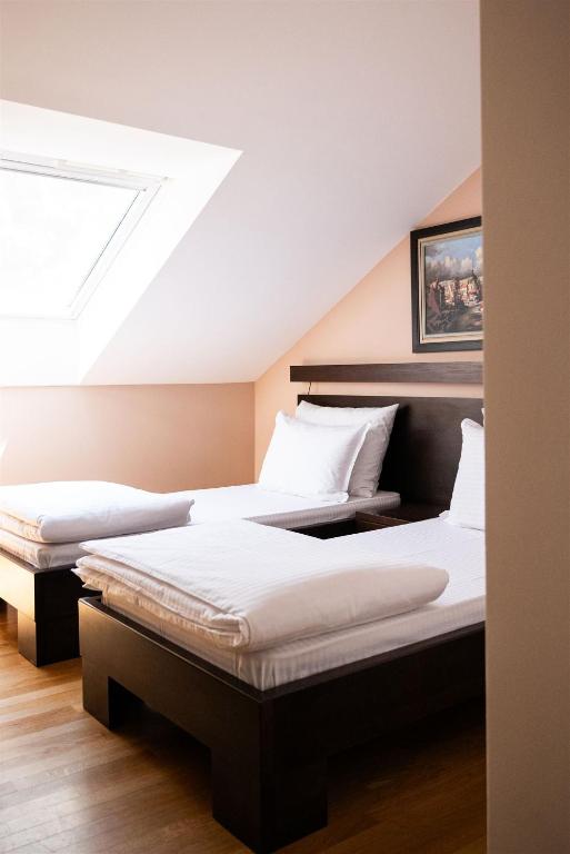 Letto o letti in una camera di Atrium