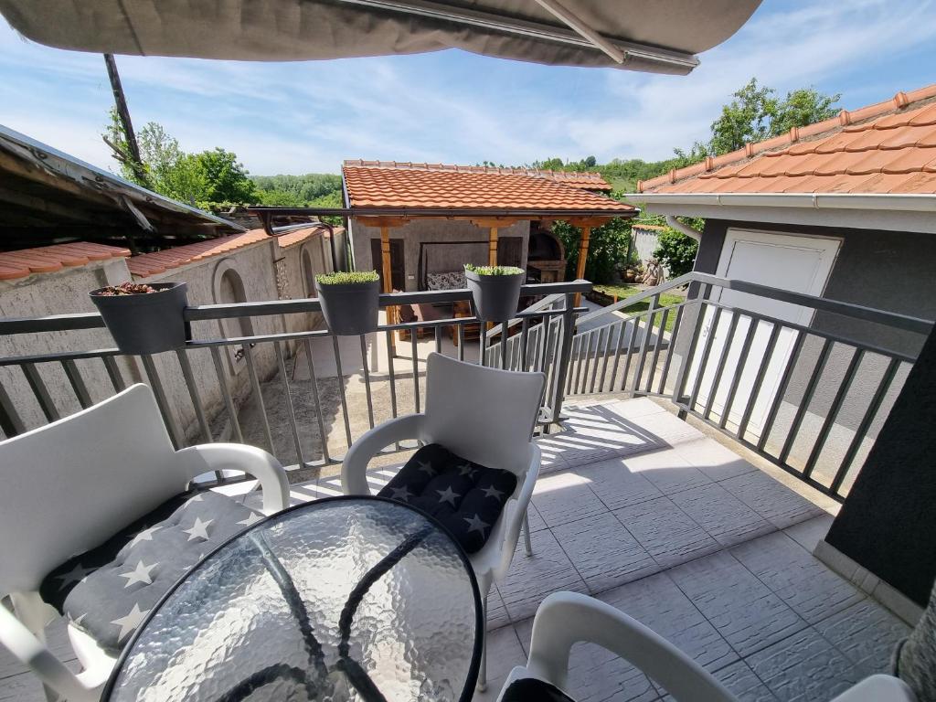 Balkón nebo terasa v ubytování Vila MINJA