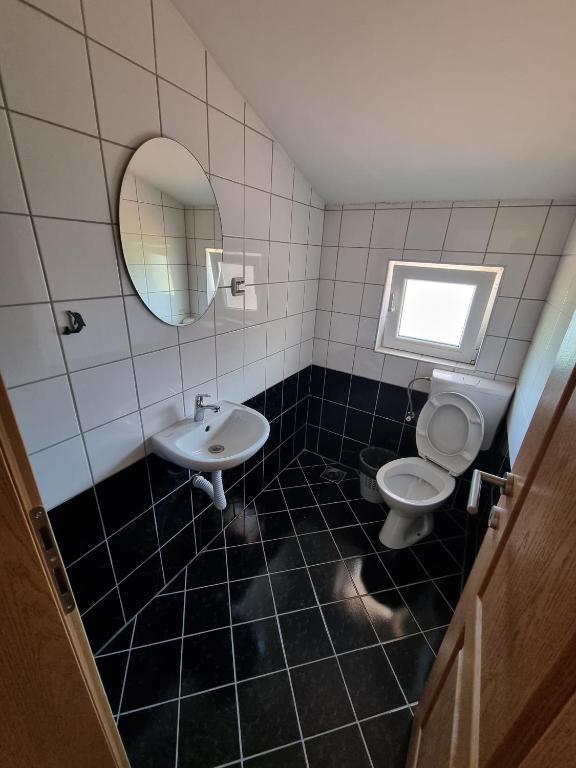 Koupelna v ubytování Vila MINJA