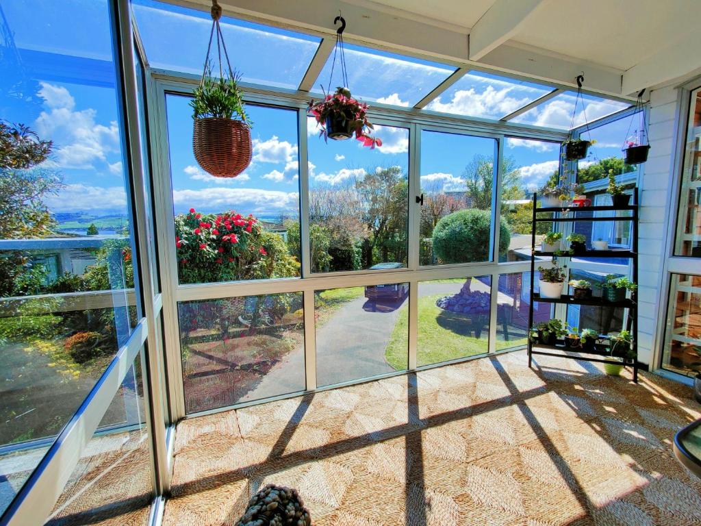 Delight in Birch-Lake View Holiday Home - Resim 14