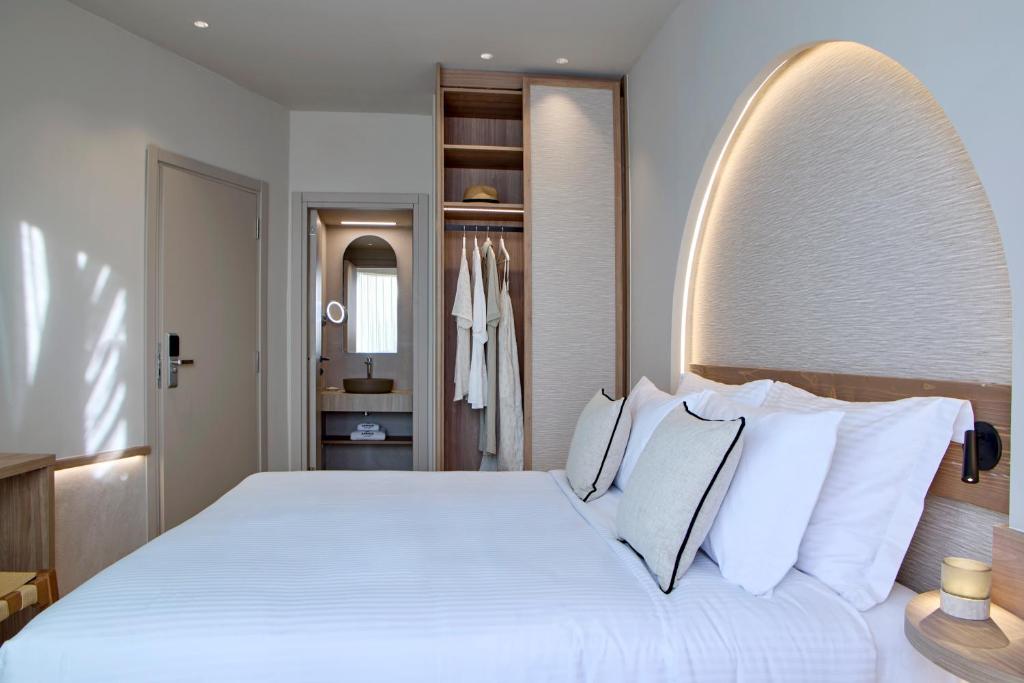 Postel nebo postele na pokoji v ubytování Ammos Luxury Resort
