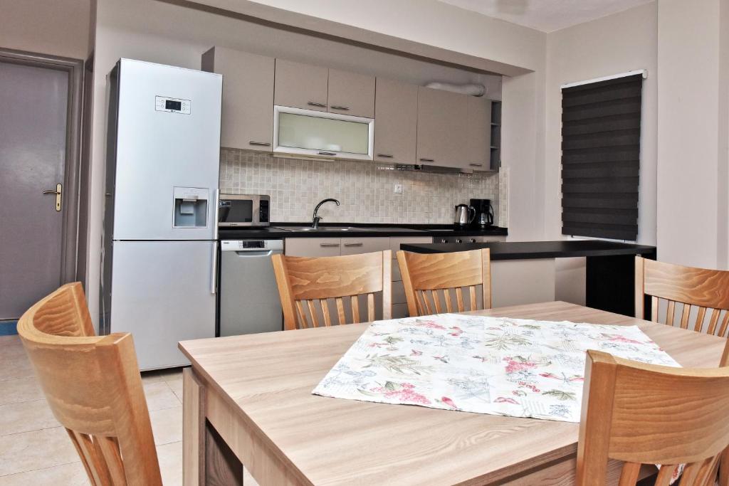 Kuchyňa alebo kuchynka v ubytovaní Anelia Villas Sea View
