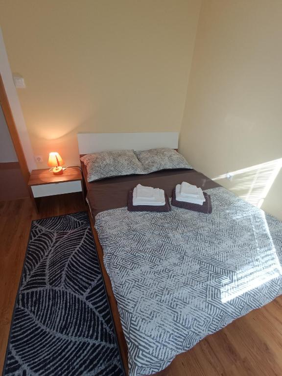 Postel nebo postele na pokoji v ubytování Apartmani Ćuk