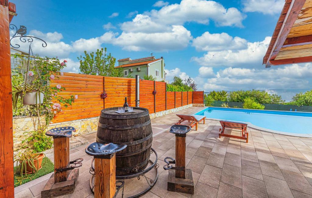 Bazén v ubytovaní Pet Friendly Home In Kastel Kambelovac alebo v jeho blízkosti