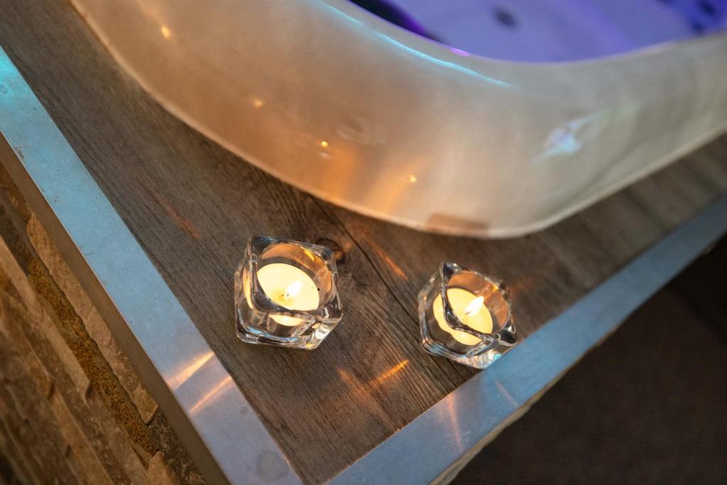 two candles sitting on top of a table at Suite and Spa la Perla Bianca in Grabels