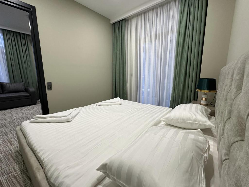 Postel nebo postele na pokoji v ubytování Caspian VF Hotel