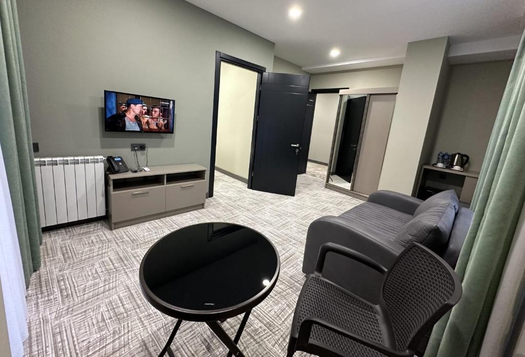 TV a/nebo společenská místnost v ubytování Caspian VF Hotel
