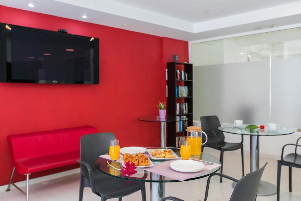 Cosmos Hotel - Resim 4