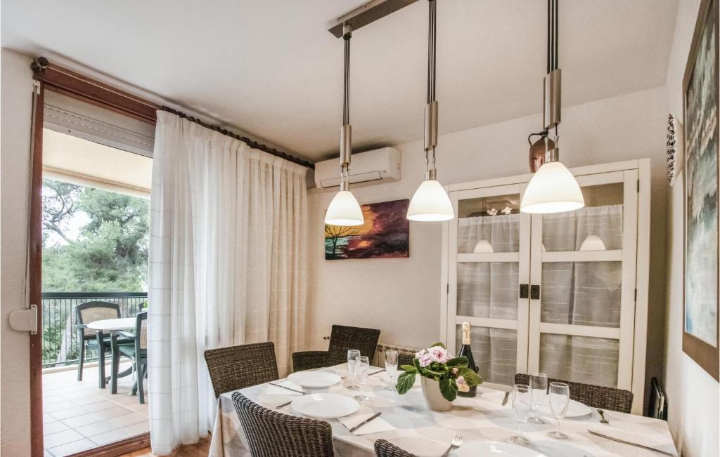 Fotografie z fotogalerie ubytování Cozy Apartment In Sant Feliu De Guíxols v destinaci Sant Feliu de Guixols