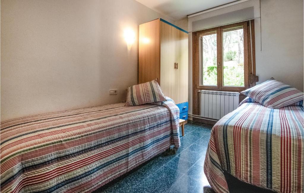 Postel nebo postele na pokoji v ubytování Cozy Apartment In Sant Feliu De Guíxols