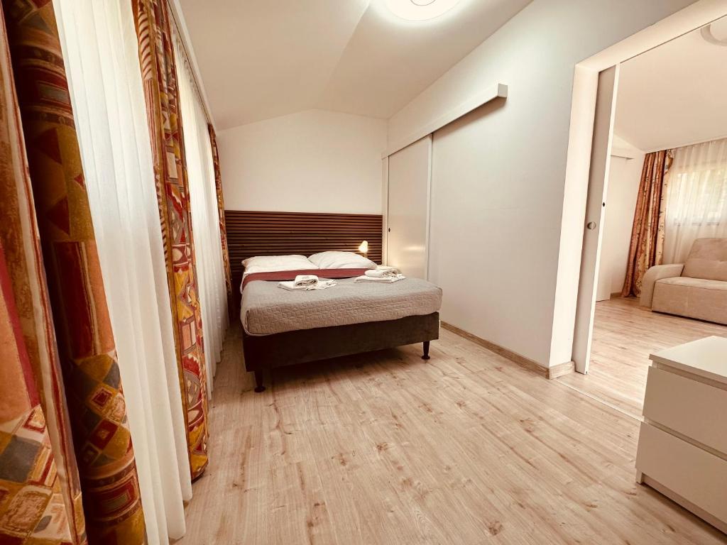 Postel nebo postele na pokoji v ubytování OW LeśnyDwór