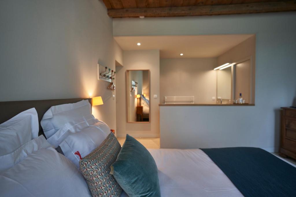 Château Bonalgue - Pomerol - Zimmer Mit Queensize-Bett Und Gartenblick