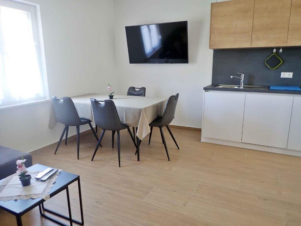 Apartment in Starigrad-Paklenica 40050