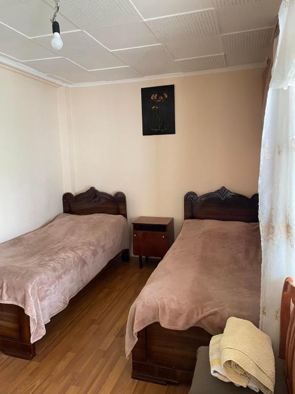Postel nebo postele na pokoji v ubytování Guest House Nana in Mestia