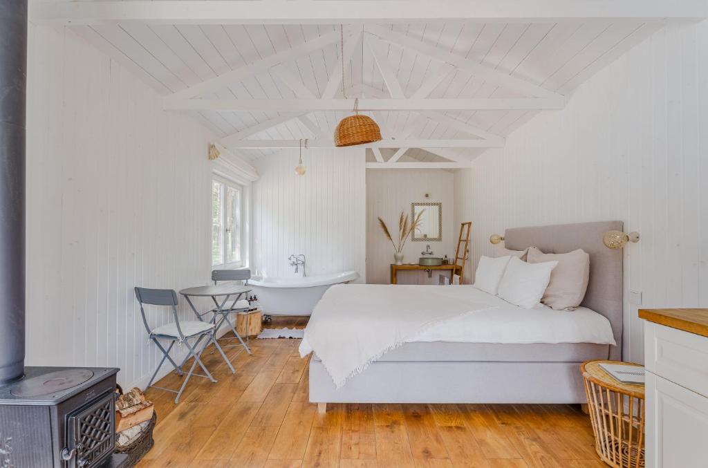Кровать или кровати в номере Coastal Cabin Engure