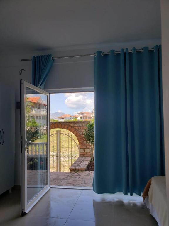 Villa Kapllani - Doppelzimmer Mit Gartenblick