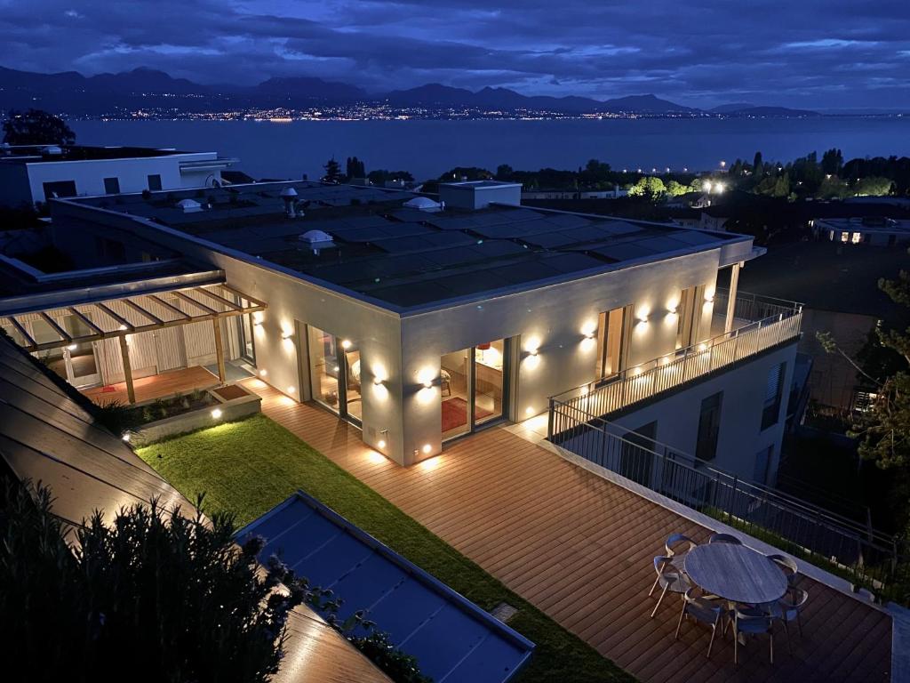 Picture of Contemporary Penthouse with Cinema room and breath-taking Lakeview ...