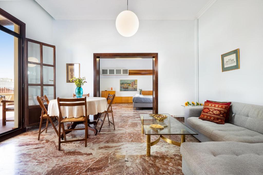 Clio Townhouse