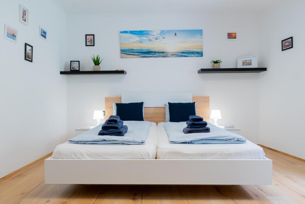En eller flere senger på et rom på Via Paradiso Apartments