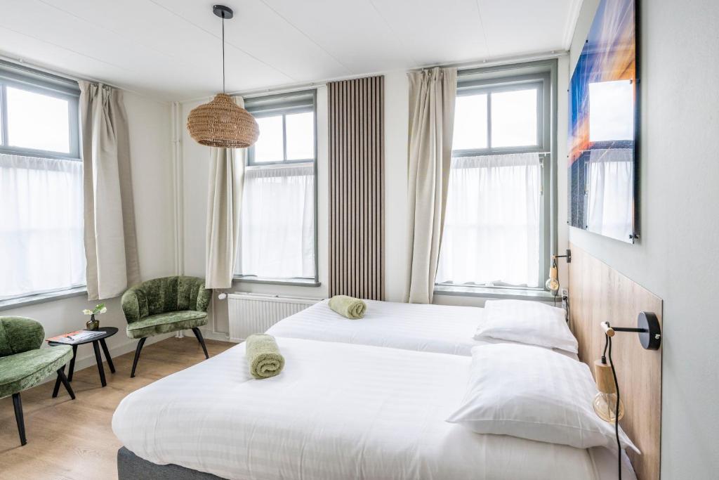 Postel nebo postele na pokoji v ubytování Hotel Over de Brug