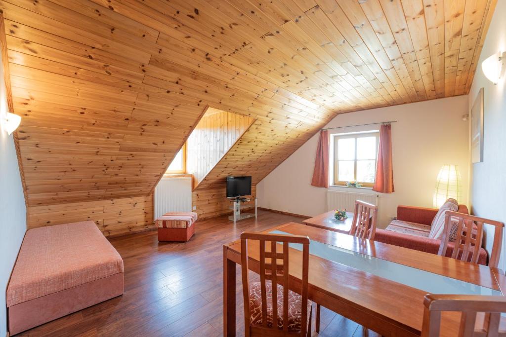 TV a/nebo společenská místnost v ubytování EA Apartmány na Filipce