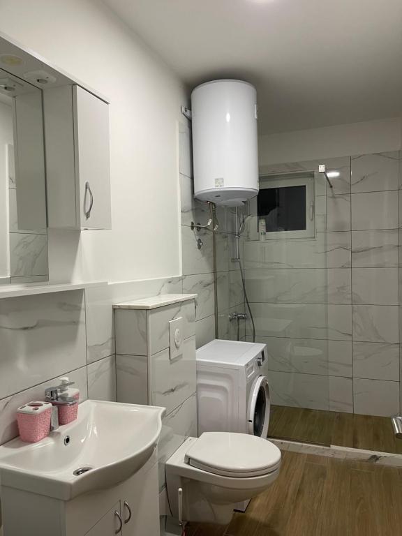 Koupelna v ubytování Apartmani B&A