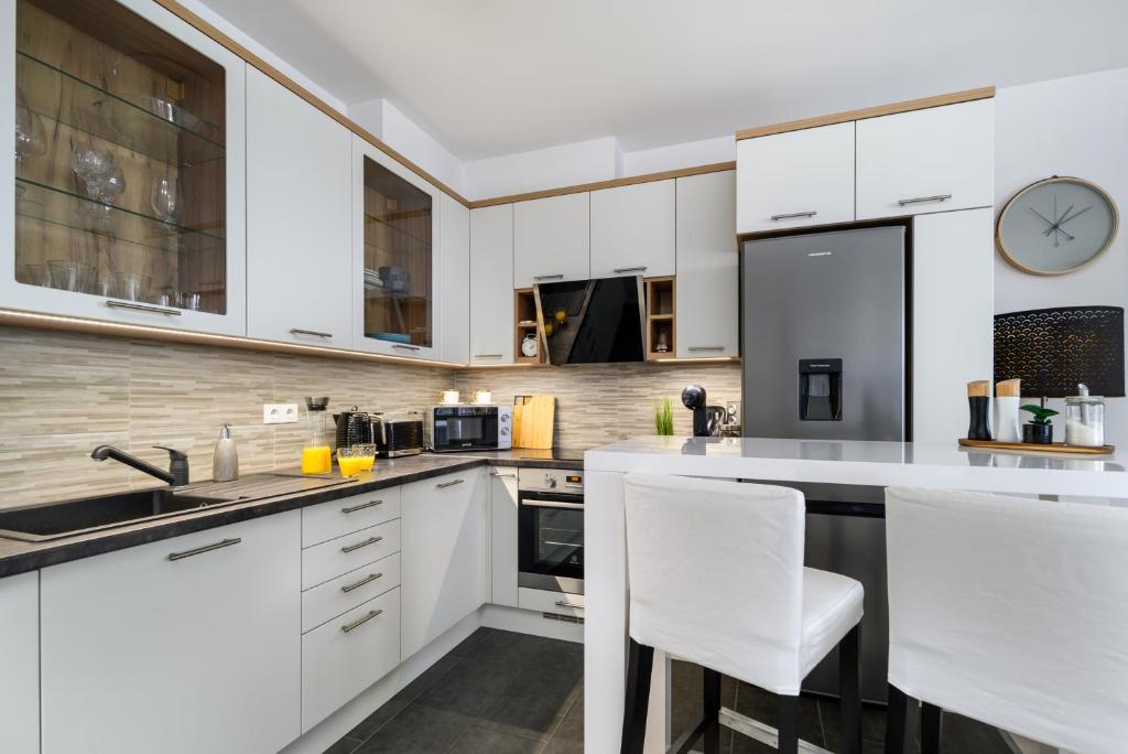 Kuchyň nebo kuchyňský kout v ubytování Leonardo50 Apartment