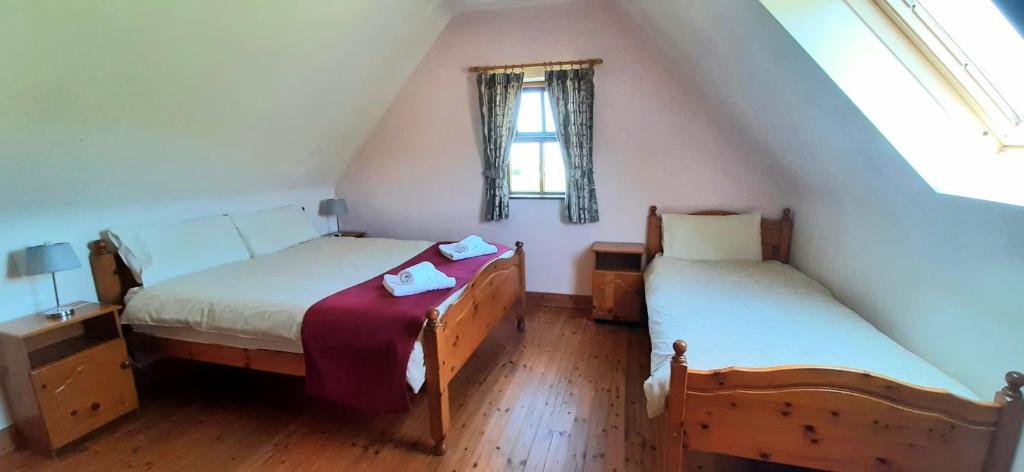 Postel nebo postele na pokoji v ubytování Fanore Holiday Cottages
