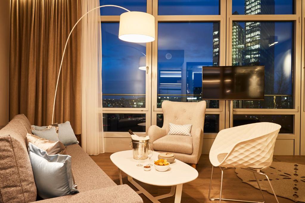 Posezení v ubytování Steigenberger Hotel München