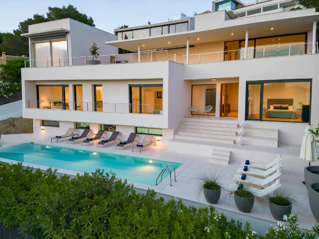 Bazén v ubytování Villa in Ibiza Town sleeps 10 - Villa Vue nebo v jeho okolí