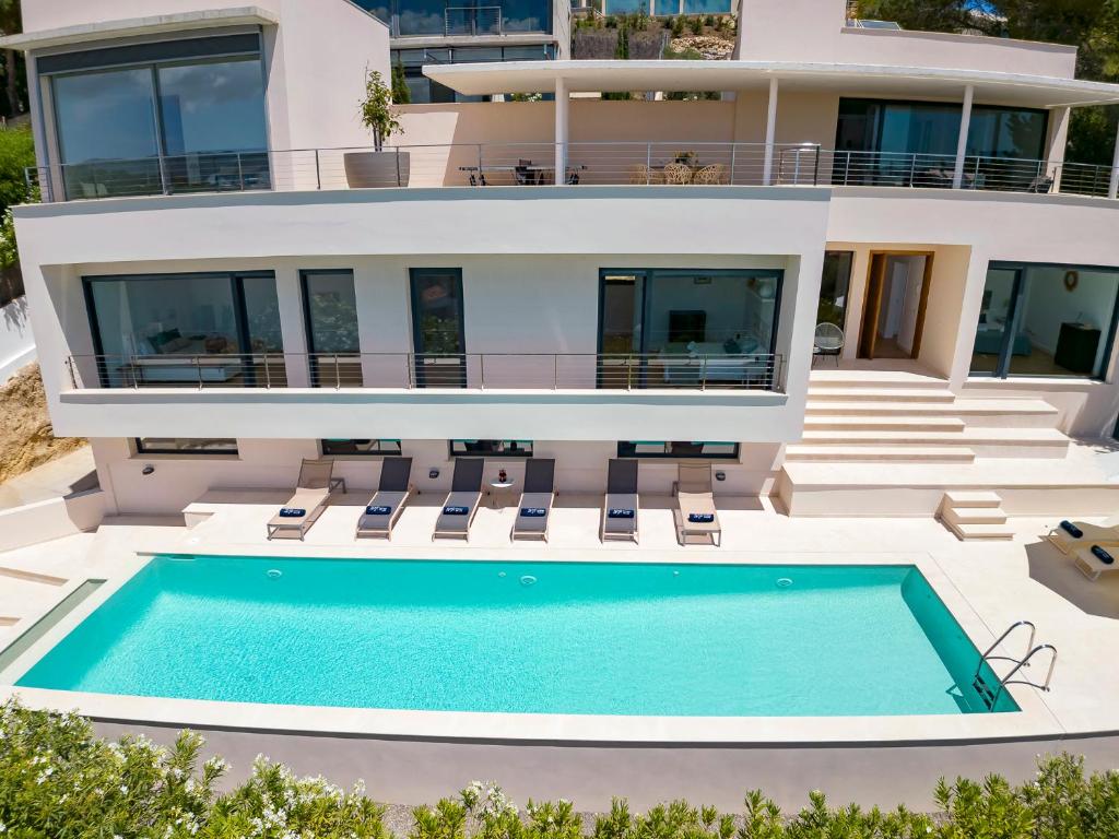 Bazén v ubytování Villa in Ibiza Town sleeps 10 - Villa Vue nebo v jeho okolí