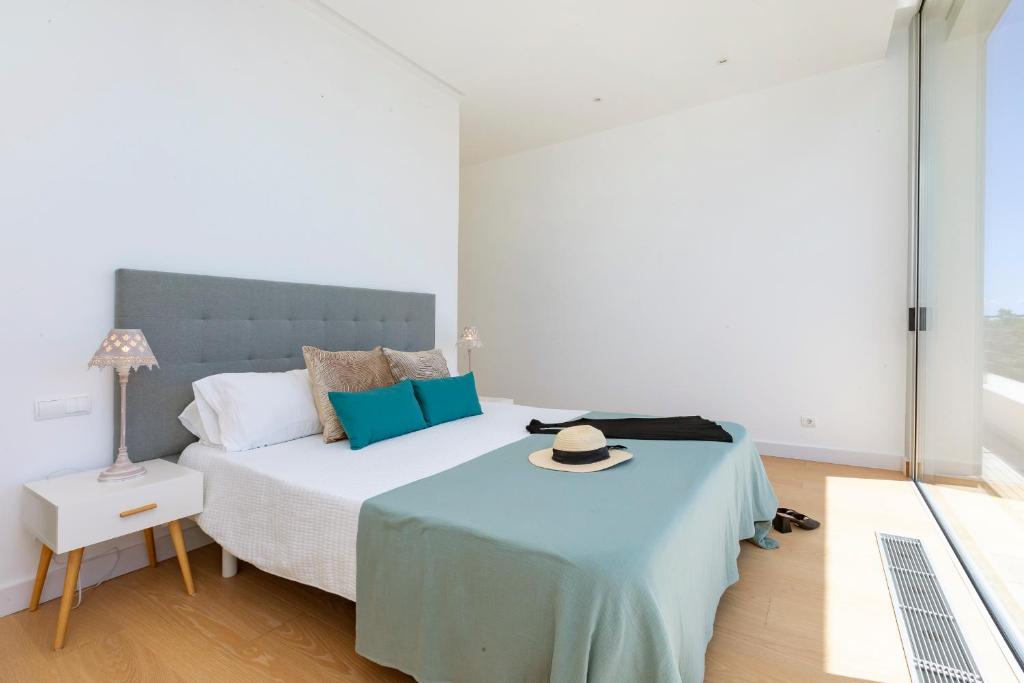 Postel nebo postele na pokoji v ubytování Villa in Ibiza Town sleeps 10 - Villa Vue