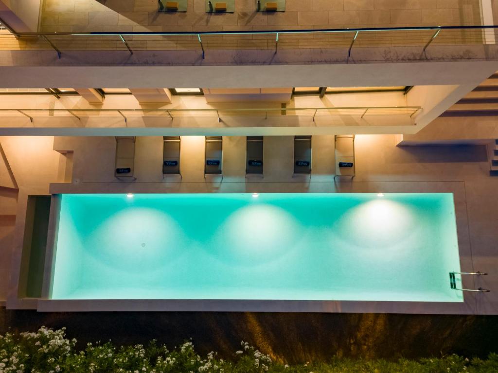 Bazén v ubytování Villa in Ibiza Town sleeps 10 - Villa Vue nebo v jeho okolí