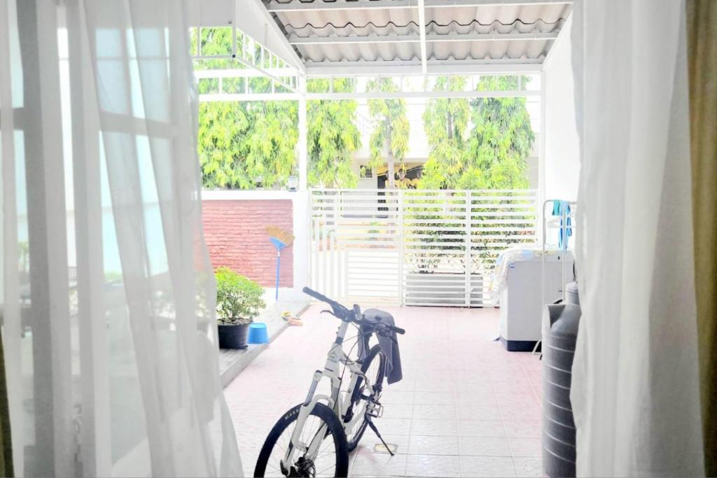 Home Sawasdee 2, ใกล้Safari world - Maison D'une Chambre