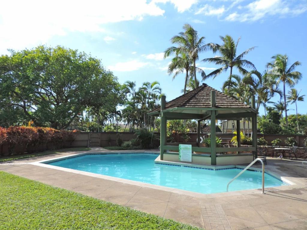 a gazebo in the middle of a swimming pool at Ocean Pearl in Kahuku